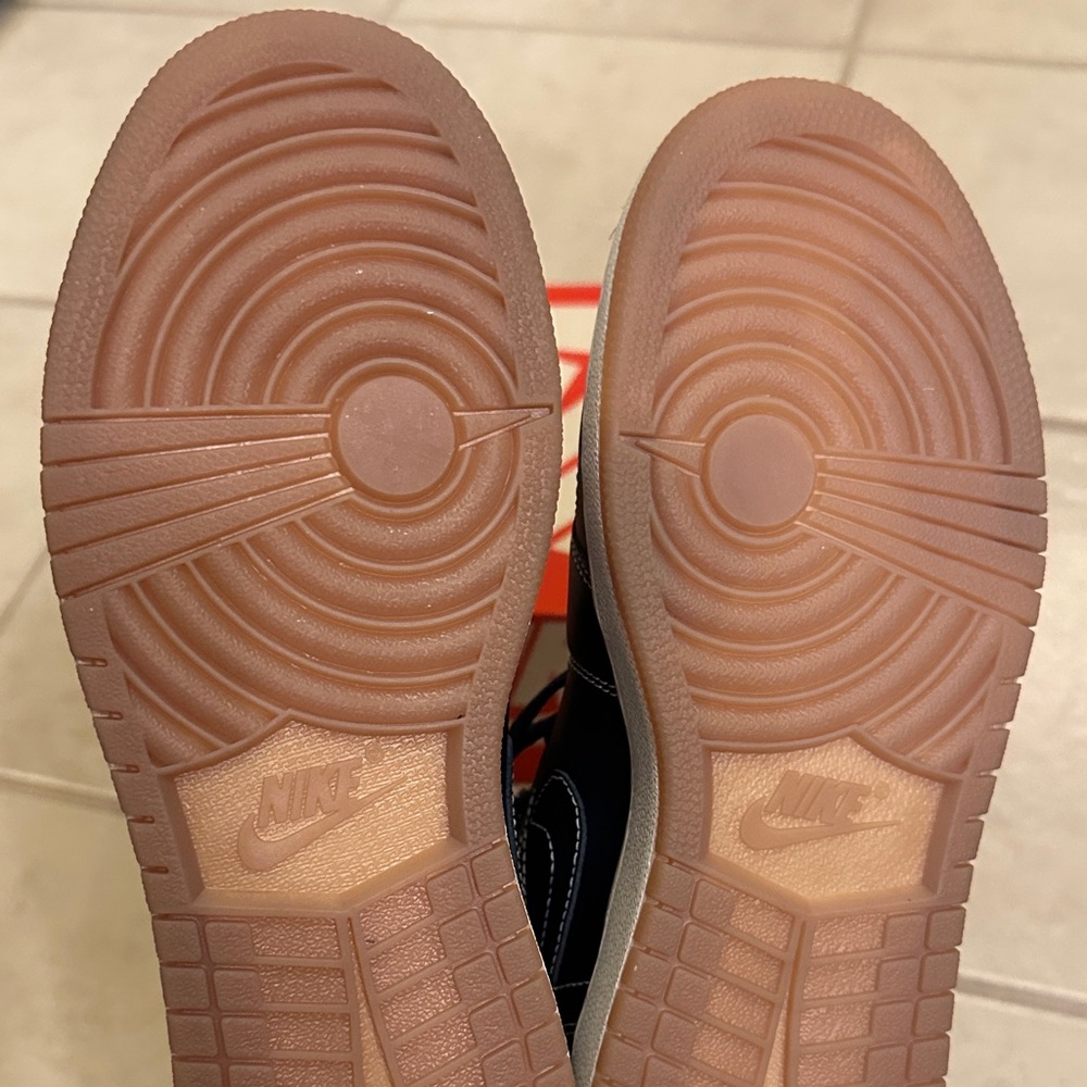 Jordan 1 Retro Obsidian - Picture 4 of 5
